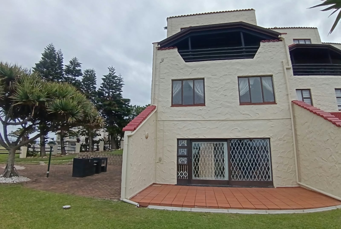 2 Bedroom, 1 Bathroom, open plan, Uvongo sea view for Sale