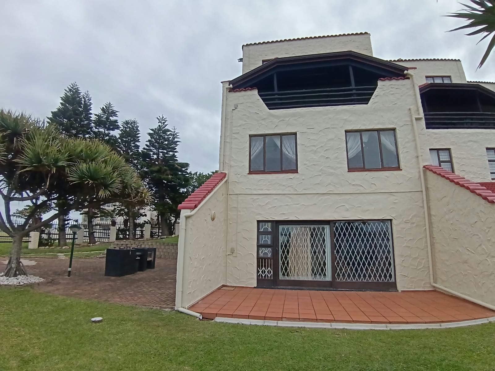 a74283c4-060a-4176-b7c9-e95bed9ce1df 2 Bedroom, 1 Bathroom, open plan, Uvongo sea view for Sale