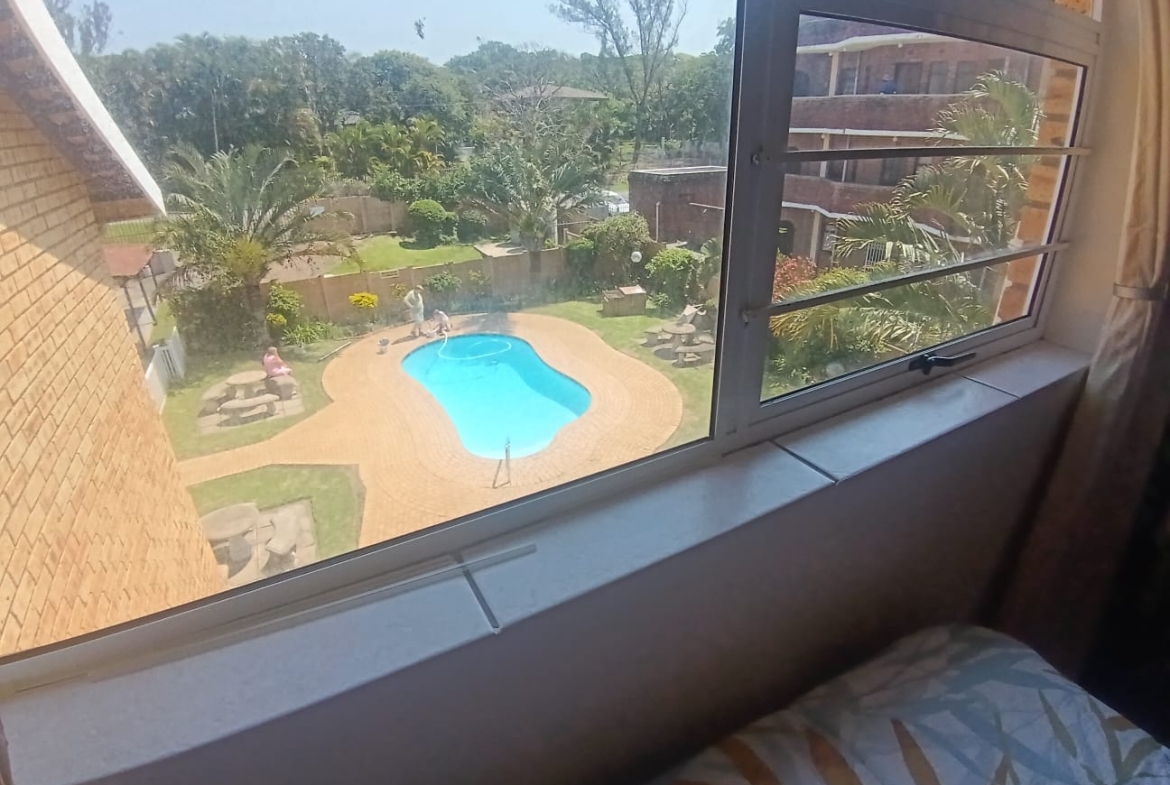 Spacious 3 Bedroom, 1.5 Bathroom, open plan, Uvongo sea view for Sale