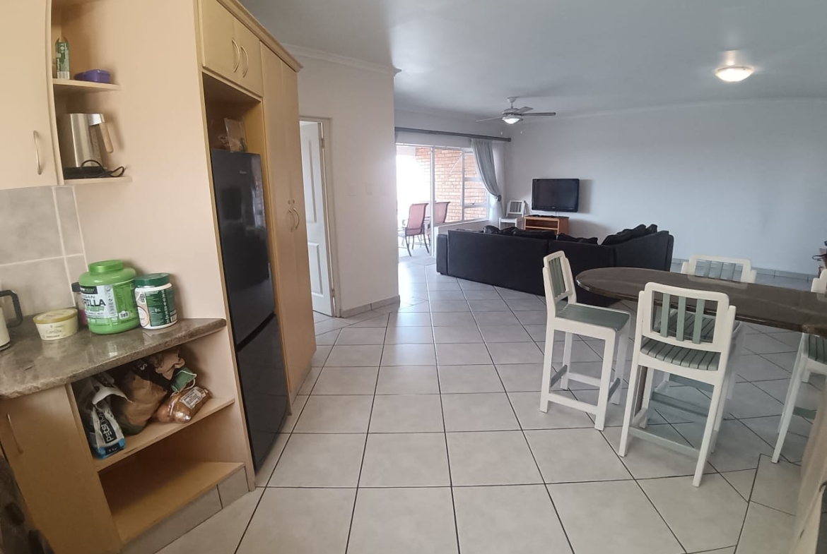Spacious 3 Bedroom, 1.5 Bathroom, open plan, Uvongo sea view for Sale