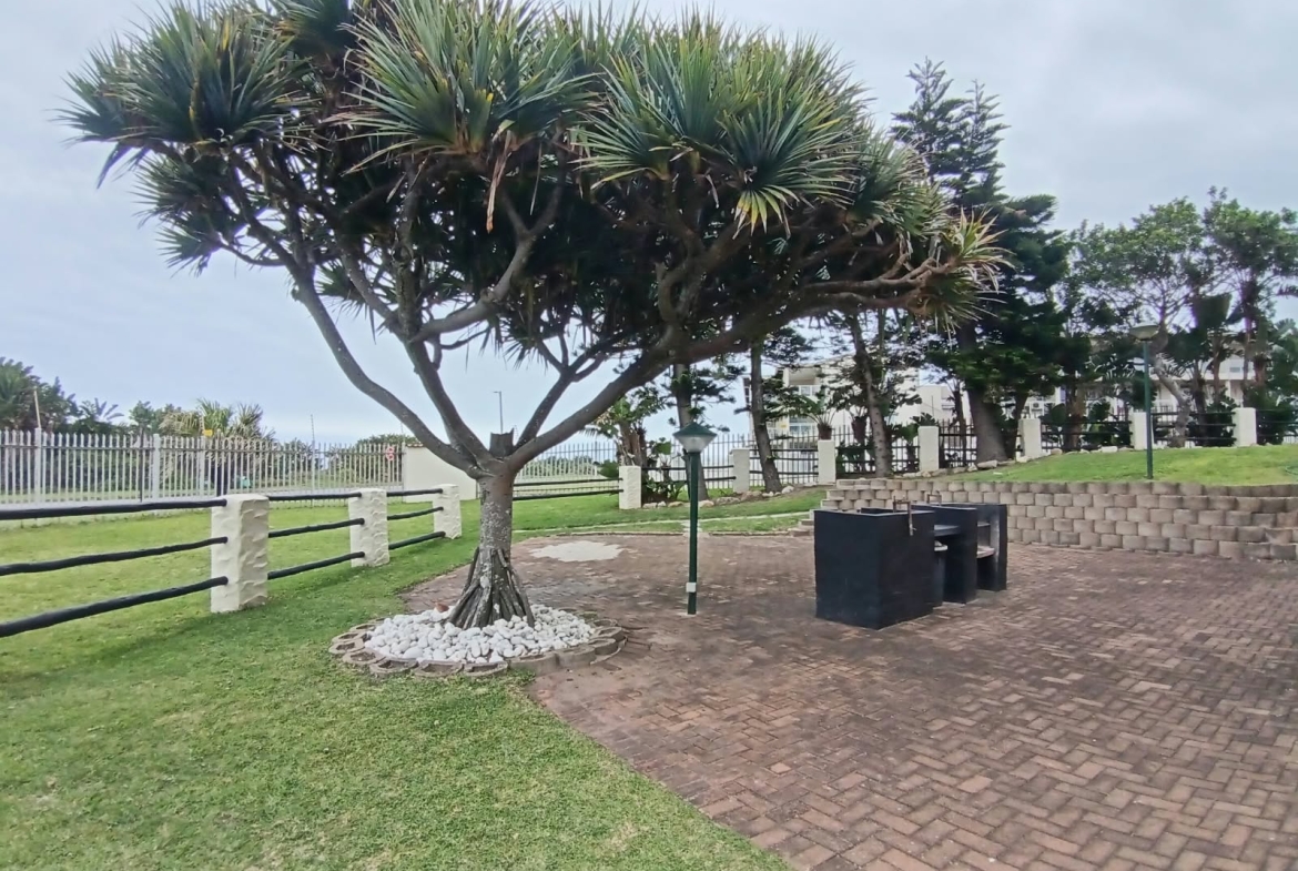 2 Bedroom, 1 Bathroom, open plan, Uvongo sea view for Sale