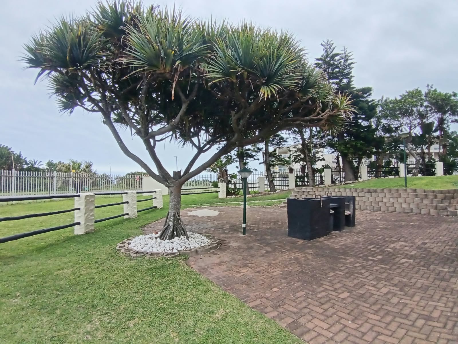 b0e882c8-0fb3-40b2-885d-590e9a7f219f 2 Bedroom, 1 Bathroom, open plan, Uvongo sea view for Sale
