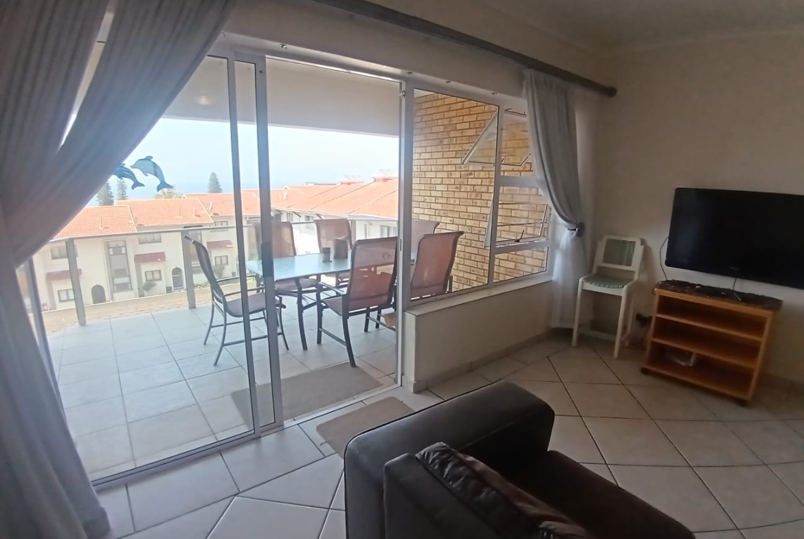 Spacious 3 Bedroom, 1.5 Bathroom, open plan, Uvongo sea view for Sale
