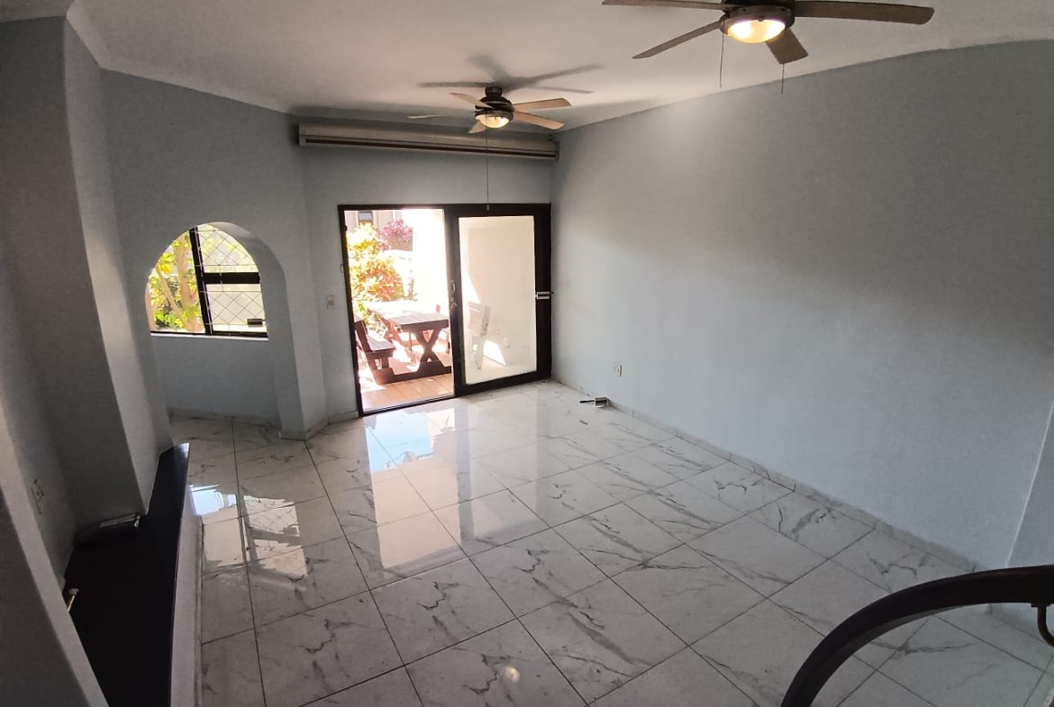 3 Bedroom, 2.5 Bedroom, open plan, Uvongo sea view for Sale