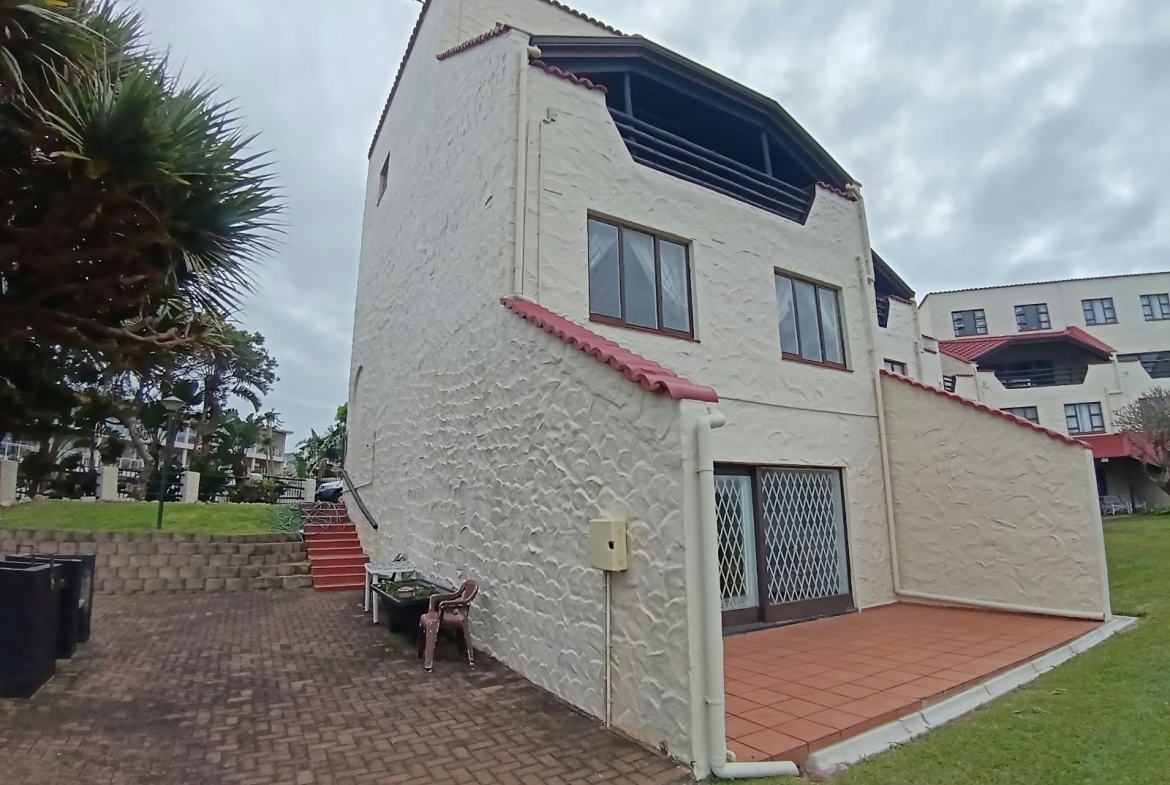 2 Bedroom, 1 Bathroom, open plan, Uvongo sea view for Sale