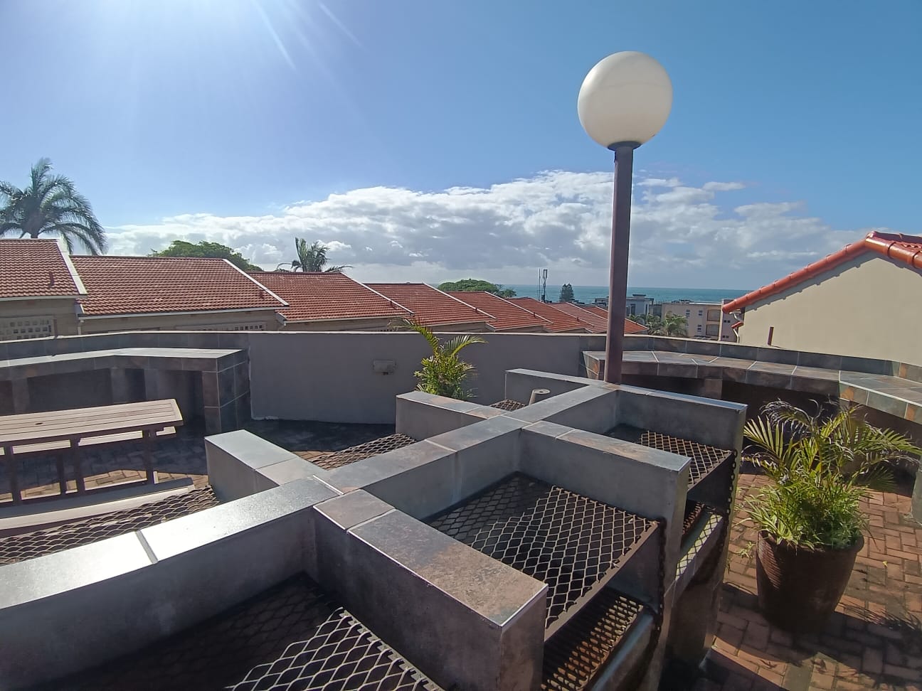 c49135be-b1eb-41ae-80bd-d3b1263383ca 3 Bedroom, 2.5 Bedroom, open plan, Uvongo sea view for Sale