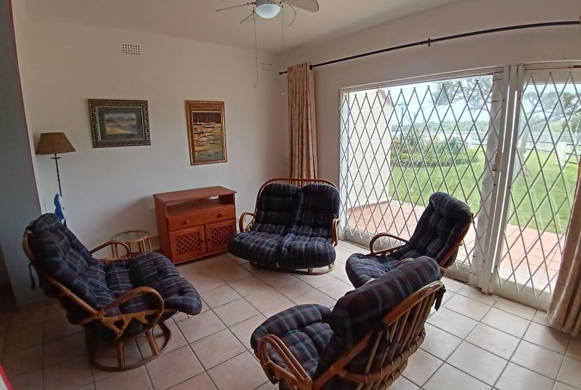 2 Bedroom, 1 Bathroom, open plan, Uvongo sea view for Sale