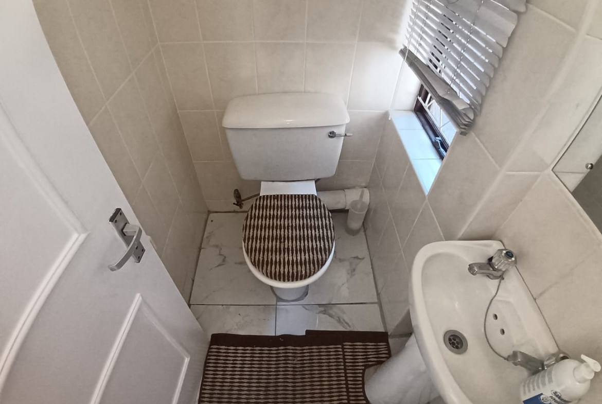 3 Bedroom, 2.5 Bedroom, open plan, Uvongo sea view for Sale