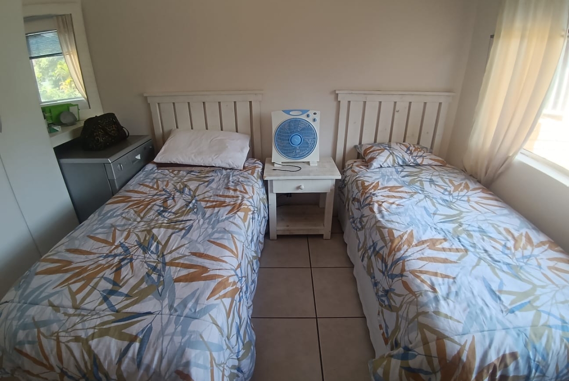 Spacious 3 Bedroom, 1.5 Bathroom, open plan, Uvongo sea view for Sale