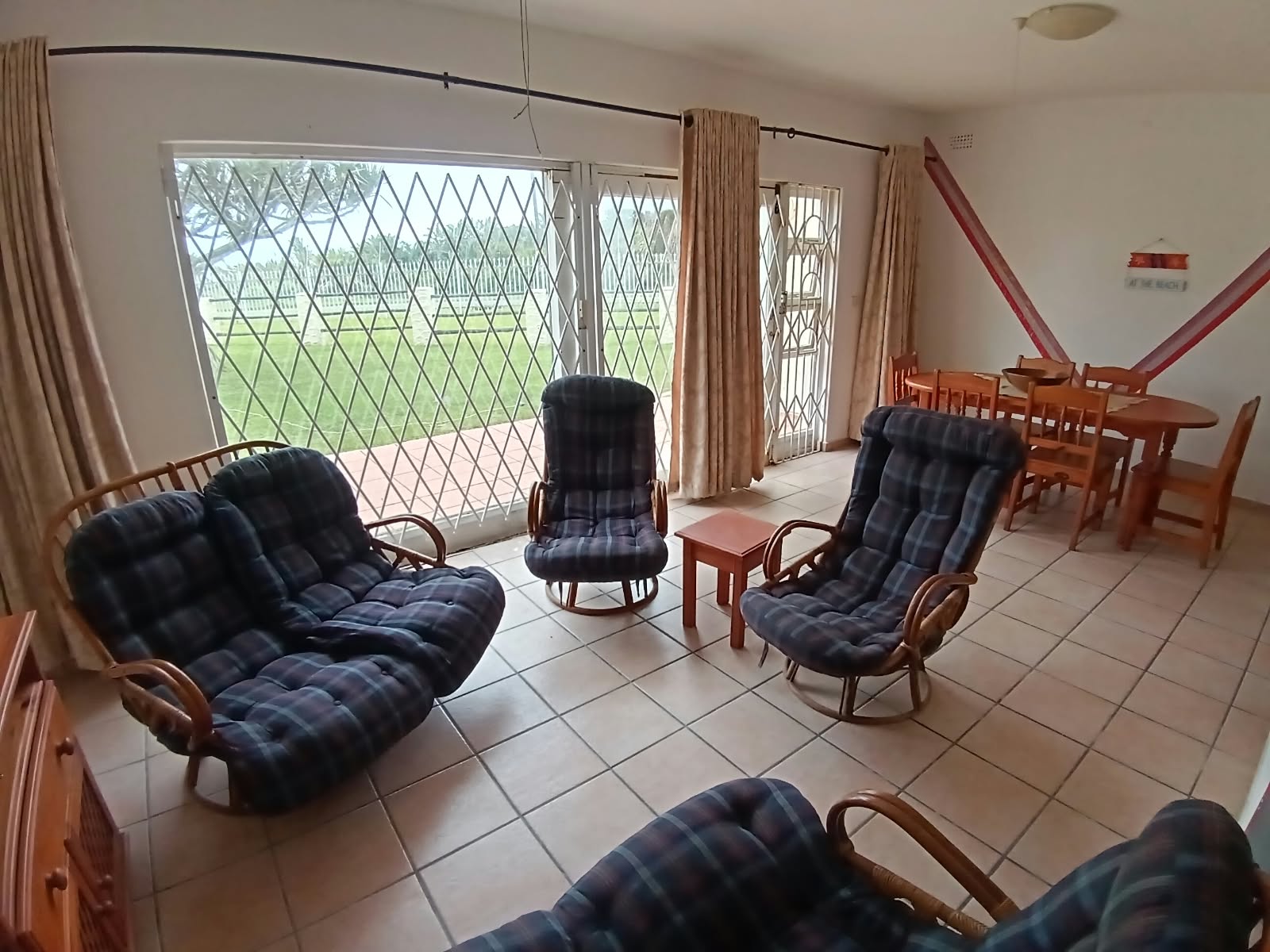 d289e426-094a-41e7-8e65-d7b50c21f3d2 2 Bedroom, 1 Bathroom, open plan, Uvongo sea view for Sale