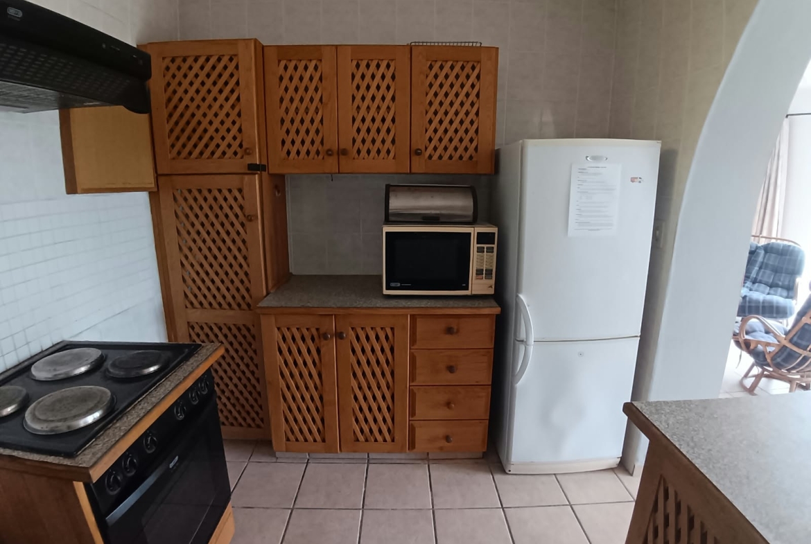 2 Bedroom, 1 Bathroom, open plan, Uvongo sea view for Sale