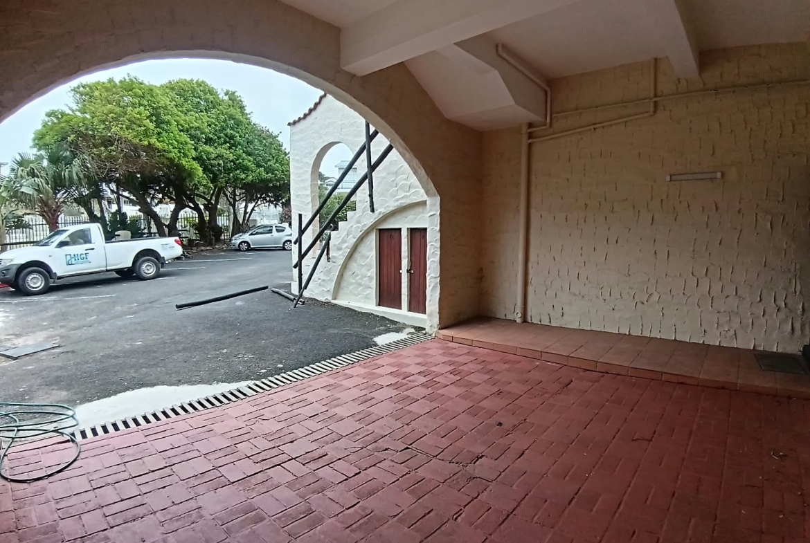 2 Bedroom, 1 Bathroom, open plan, Uvongo sea view for Sale
