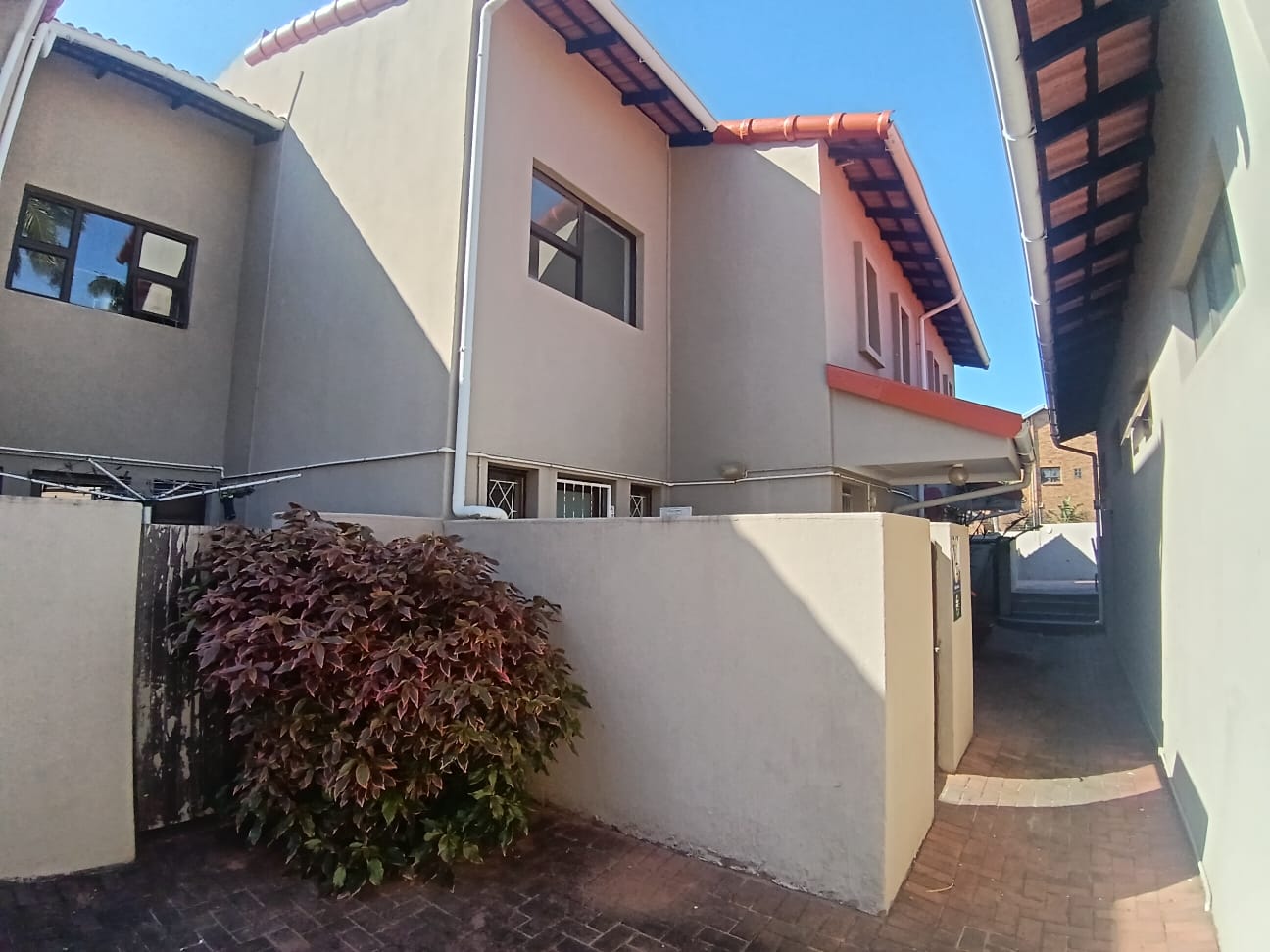 e0030b03-b42a-4b32-adfe-fb241bc687cc 3 Bedroom, 2.5 Bedroom, open plan, Uvongo sea view for Sale