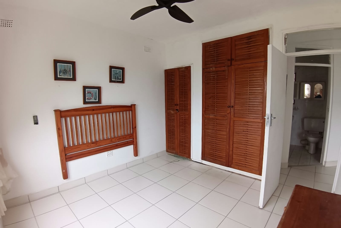 2 Bedroom, 1 Bathroom, open plan, Uvongo sea view for Sale