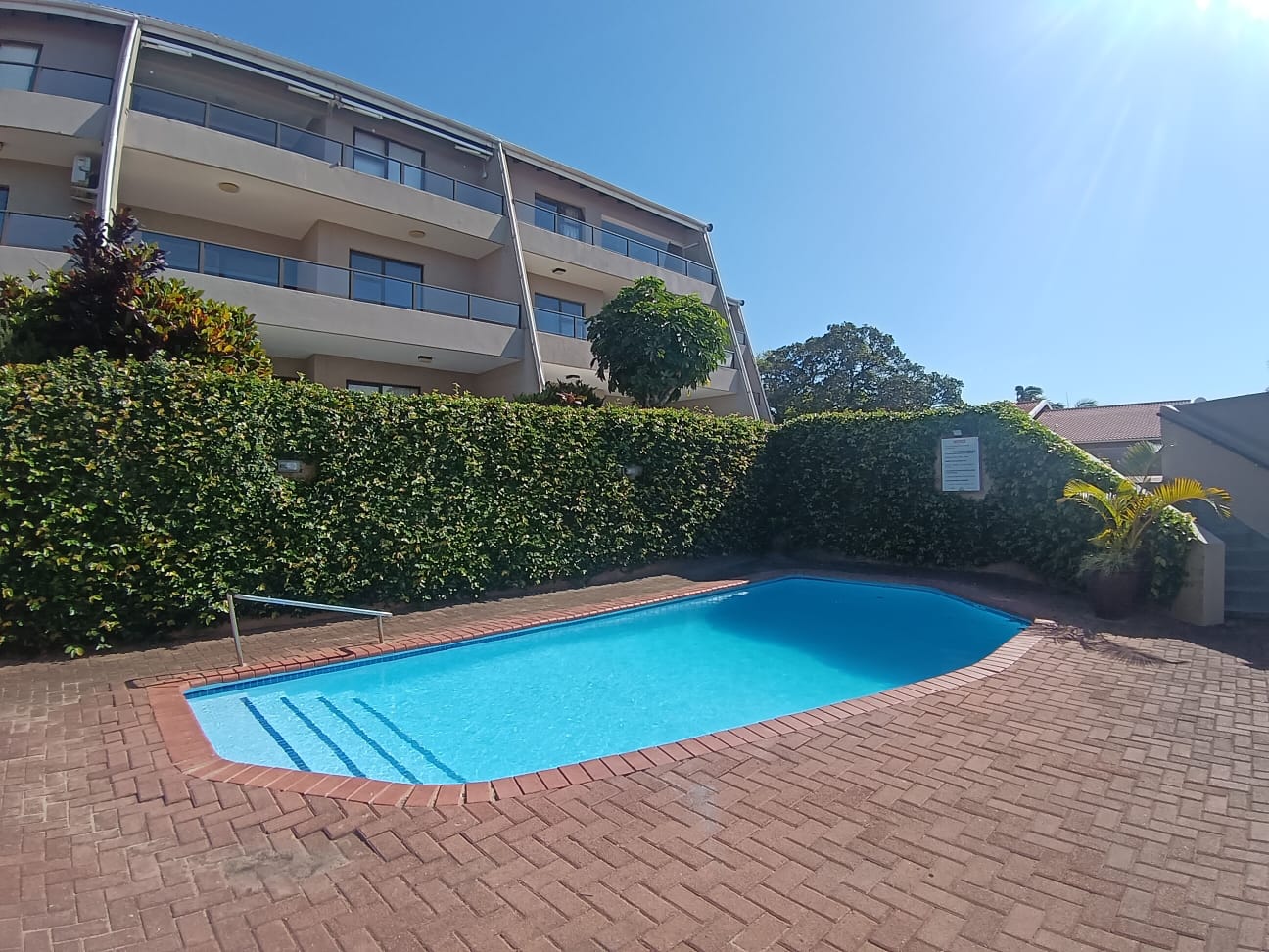 e626a76f-9e7d-424c-a8ff-b1913769ffb7 3 Bedroom, 2.5 Bedroom, open plan, Uvongo sea view for Sale