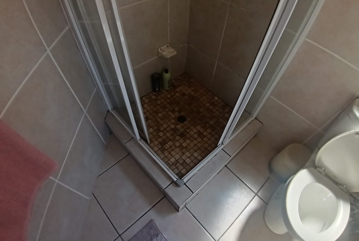 Spacious 3 Bedroom, 1.5 Bathroom, open plan, Uvongo sea view for Sale