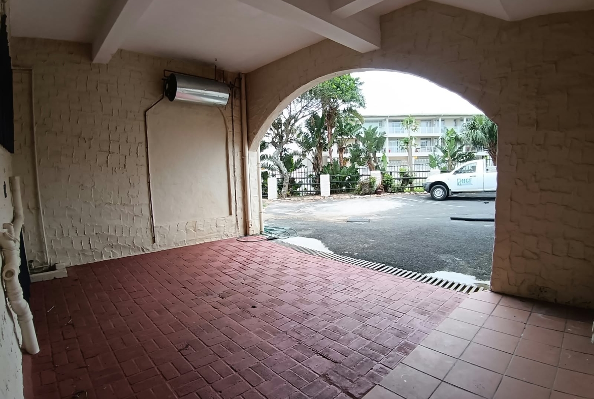 2 Bedroom, 1 Bathroom, open plan, Uvongo sea view for Sale