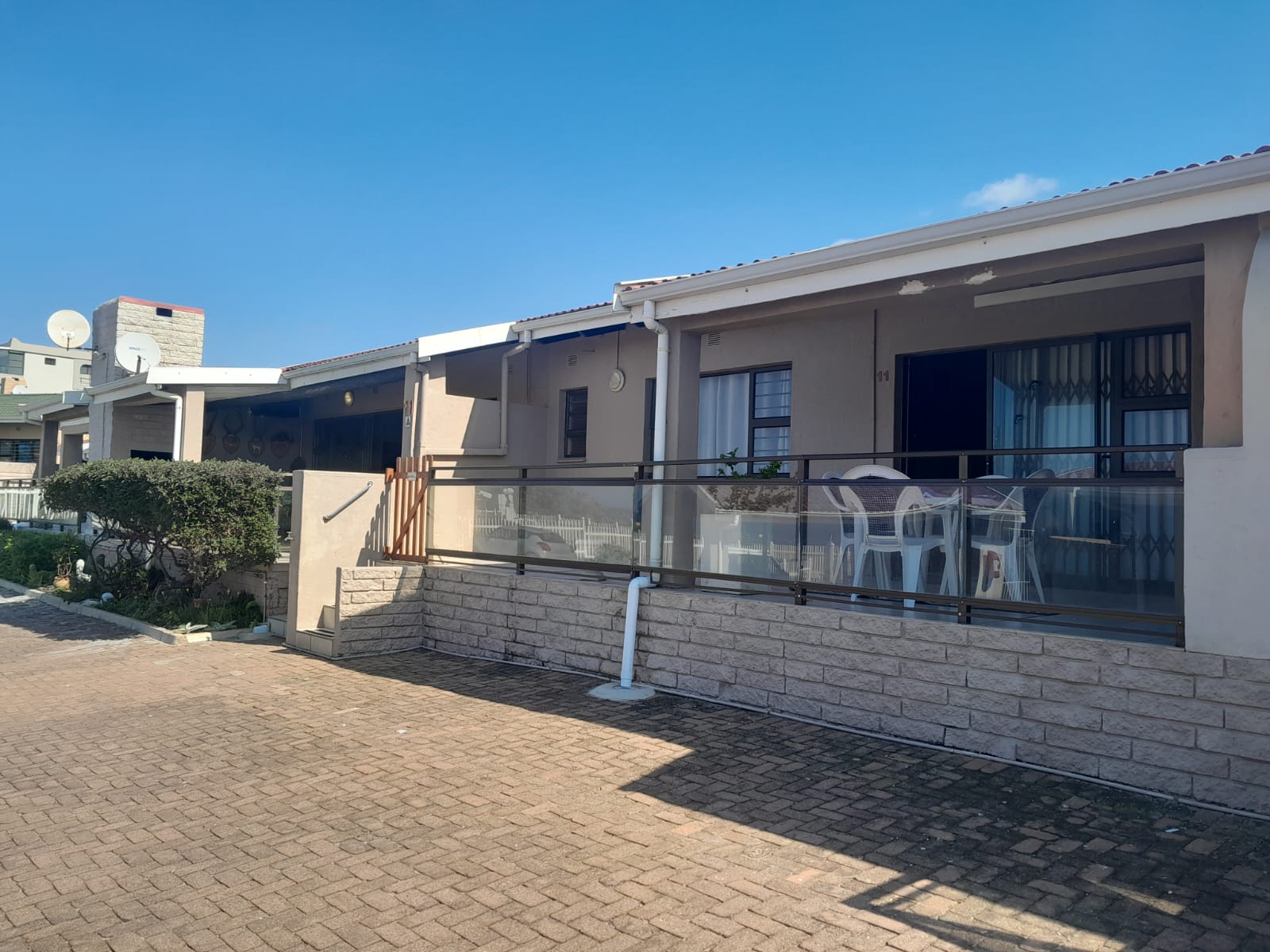 INCOME GENERATING – FURNISHED 5 bed + 5 bath Sectional title at NATSPAT FOR SALE