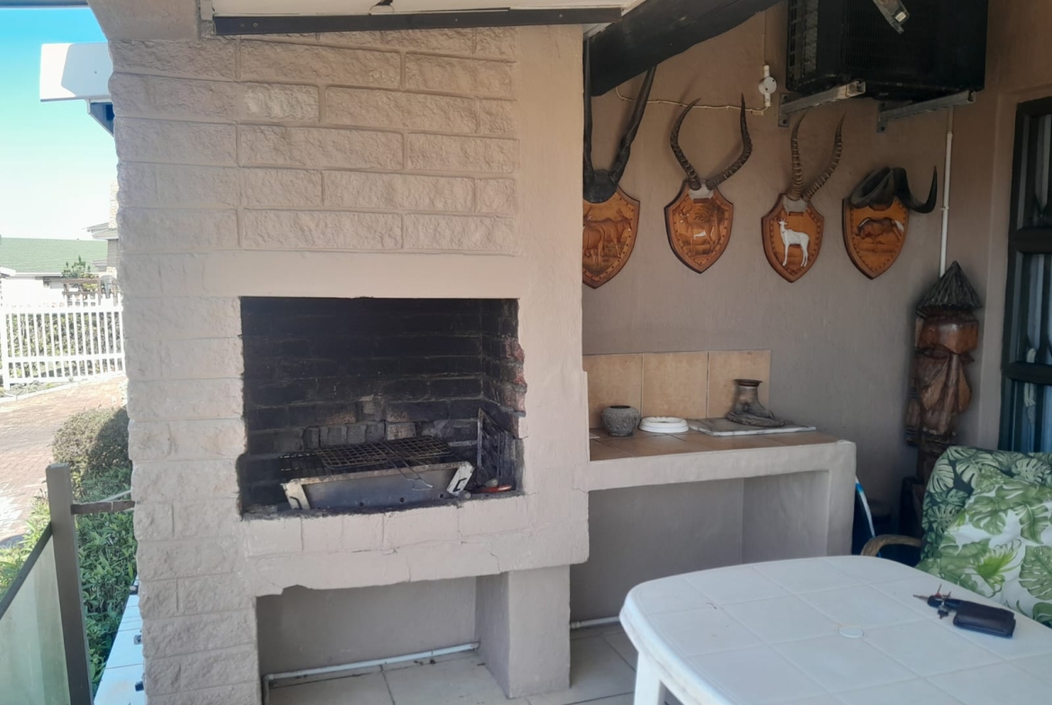 INCOME GENERATING – FURNISHED 5 bed + 5 bath Sectional title at NATSPAT FOR SALE